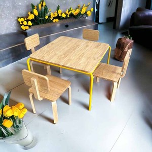 KGD028 Juego de Mesa Cuadrada de Diseño Escandinavo para Preescolar con 4 Sillas de Madera, Muebles Infantiles para Taller, Baño y Gimnasio - Product Image 5