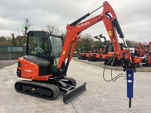 Nouvelle mini-excavatrice Kubota U36-4 et brise-roche Daemo E40 sur chenilles prêts à être expédiés, mini-chenilles KX030-4. - Product Image 5