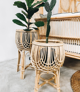 Ensemble de deux pots de fleurs décoratifs d'intérieur personnalisés Jardinière en rotin en bois pour la maison ou le centre commercial - Product Image 1