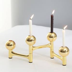 Bougeoir décoratif moderne de forme personnalisée pour la maison en laiton poli plaqué or avec 4 bougeoirs - Product Image 6