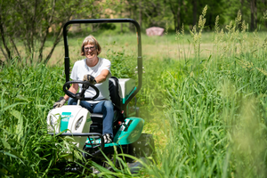 เครื่องตัดหญ้าแบบนั่งขับ 4WD OREC Brush Rover เครื่องยนต์ 2 จังหวะ ความกว้างการตัด 200 มม. ใบมีดเสริมเหล็ก 2 ใบ - Product Image 4