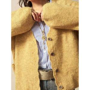 Cardigan en tricot à col en V surdimensionné jaune moutarde pour femmes, boutonné sur le devant, manches longues, pour l'hiver - Product Image 4