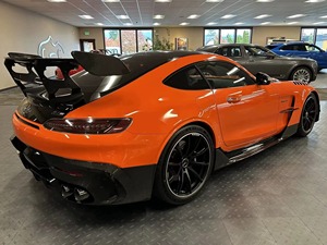 Mercedes-Benz AMG GT Black Series 2023, boîte automatique, essence, turbo, transmission intégrale, cuir foncé, occasion certifiée, propre et en bon état - Product Image 2