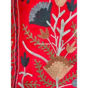Veste d'hiver courte en velours brodé Suzani faite à la main, prix de gros, veste courte Suzani pour femme, taille unique, veste courte matelassée Kantha - Product Image 6