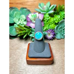 Anillo de Ópalo y Plata de Ley Hecho por Artesanos Navajo, Talla 8.25, Estilo Moderno con Baño de Oro Rosa de 18K, Engaste de Bisel, Regalo Perfecto para Él/Ella - Product Image 1