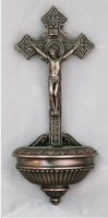 Police d'eau bénite en laiton en forme de croix avec Crucifix Vase religieux élégant en laiton pour autel d'église Bénédiction à la maison Utilisation liturgique