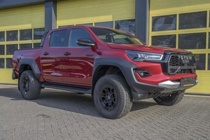 Toyota Hilux 2025 Automática Gasolina 4 Plazas Asientos de Cuero Luces LED 75k-100k Millas en Venta - Product Image 2