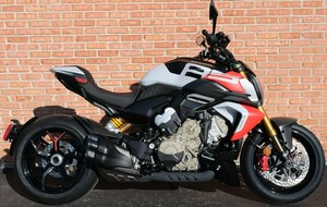 NUEVAS Motocicletas <span class=keywords><strong>Ducati</strong></span> <span class=keywords><strong>Diavel</strong></span> <span class=keywords><strong>V4</strong></span> RS 2026 - Product Image 6