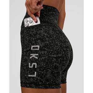 Shorts de Cintura Alta para Mujer de 6 Pulgadas con Bolsillos - Fusion Icon Ultra Energy Print Negro - Product Image 1