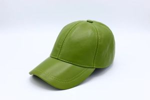Vente en gros Casquette de baseball en cuir unisexe de luxe à 6 panneaux, couleurs unies avec logo personnalisé, couvre-chef à boucle en métal, caractéristique commune du tissu - Product Image 3