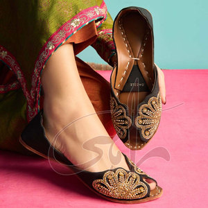 High Quality Latest <b>Design</b> Women Khussa Customized Color Handmade Printed Anti-Slippery Velvet Upper All Seasons - Product Image 5