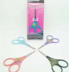 Ciseaux à cuticules brodés, dernier modèle |   Ciseaux à broder courbés |   Ciseaux à broder personnalisés en acier inoxydable allemand - Product Image 2