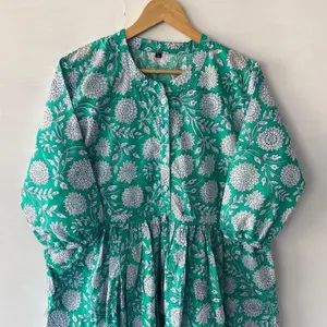 Venta al por mayor de suministro de fábrica Sweet Kitty vestido de algodón estampado volantes Handblock proveedor indio para ocasiones festivas Natural - Product Image 2