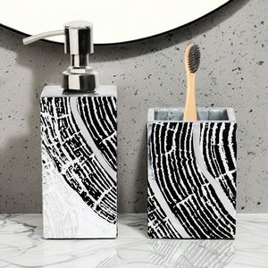 Ensemble de salle de bain en bois d'inspiration vintage avec détails émaillés avec distributeur et gobelet pour un attrait classique de l'Inde - Product Image 2