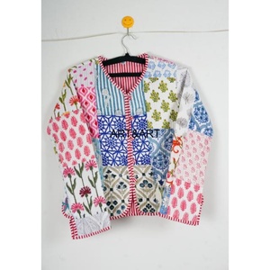 Chaqueta de Algodón Vintage al por Mayor para Mujer, Chaqueta Acolchada de Algodón Hecha a Mano en India, Chaqueta Estampada con Parches para Mujer - Product Image 6