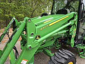 รถตักล้อยางมือสอง รุ่น 440R รถแทรกเตอร์ขับเคลื่อน 4 ล้อ สำหรับงานเกษตร พร้อมห้องโดยสาร  รวมถึงบุ้งกี๋หน้า รถแทรกเตอร์สำหรับงานเกษตรมือสอง - Product Image 2