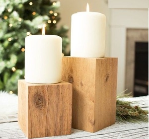 Superbe bougeoir en bois pour l'arrangement de table de Noël avec un design en bois naturel et une lueur de bougie saisonnière confortable - Product Image 4