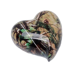 Atractivo diseñador bosque camuflaje esmalte pegatinas aplicadas hechas a mano Mesa seres queridos memorables cenizas cremación urnas y tarros - Product Image 1
