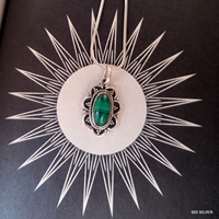 Pendentif en argent sterling 925 fait à la main en pierres précieuses naturelles Malachite avec breloque en or inspiré du style indien cadeau de fête pour elle