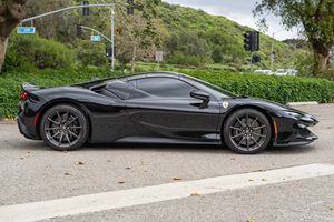 La Mejor Oferta 2024: Ferrari SF90 Spider Assetto Fiorano, Motor V8 de 4.0 Litros con Doble Turbo, Transmisión Automática de Ocho Velocidades y Doble Embrague - Product Image 4