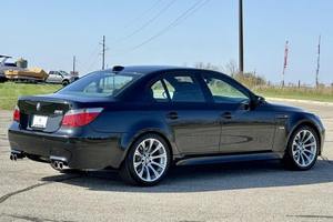 BMW M5 2006 d'occasion en bon état, 1 propriétaire, 44 900 miles, 500 ch, V10, provenance Californie - Product Image 5