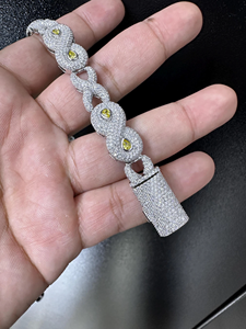 สร้อยข้อมือแบบ Infinity Link ประดับเพชรระยิบระยับสีเงิน พร้อมหินสีเหลือง ดีไซน์โดดเด่น - Product Image 4