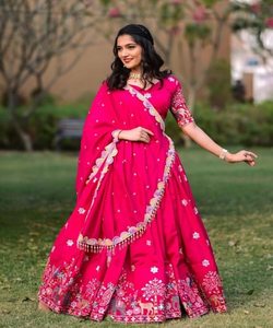 Ensemble Lehenga Choli en coton avec broderie lourde et dupatta pour les mariages, les fêtes et les occasions spéciales, lavable en machine, choix de mode - Product Image 5