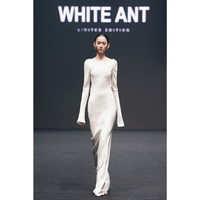 Robes de soirée élégantes à manches longues avec détail à rabat au dos MOLLYA BACKLESS DRAPED, dos en satin et georgette, robes décontractées