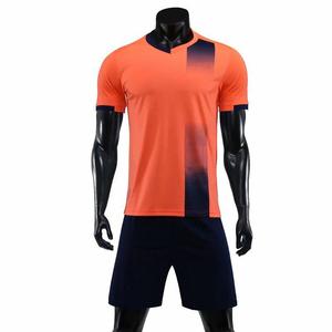 Ropa de fútbol para hombre de alta calidad Jersey uniforme Nuevo último diseño Kit sublimado de secado rápido Precio al por mayor - Product Image 4