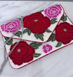 Bolso de hombro con cuentas de flores Bolso de tulipán con cuentas Bolso floral, Bolso bohemio chic, Bolso de hombro de primavera, Monedero con cuentas, Bolso hecho a mano - Product Image 2
