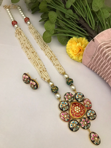 Radha Krishna Pendant Mala Set Joyería étnica tradicional con detalles intrincados Ideal para ocasiones espirituales y festivas - Product Image 6