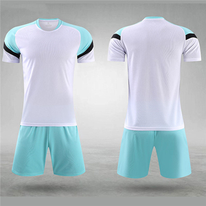 Conjunto de ropa de fútbol de invierno para hombre con logotipo personalizado - Product Image 4