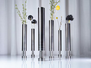 Jarrón grande de aluminio con acabado plateado para interiores de casas elegantes y un lujoso estilo floral - Product Image 6
