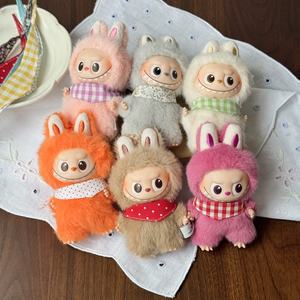 Yeni varış <span class=keywords><strong>Mini</strong></span> Bandana Bib aksesuar <span class=keywords><strong>10cm</strong></span> Labubu 4.0 Pin bebekler için orijinal tasarım karikatür aşk <span class=keywords><strong>Mini</strong></span> oyuncak bebek giysileri toptan - Product Image 1