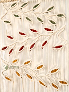 Suspension murale en macramé blanc artistique avec motif de feuilles pour les intérieurs modernes, décoration murale élégante et accent décoratif - Product Image 4