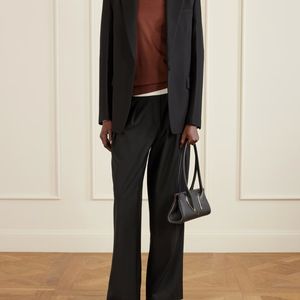 Sac à bandoulière en cuir véritable de haute qualité |   Sac à main pour femme au design minimaliste et tendance avec fermeture éclair |   Couleurs et tailles personnalisables - Product Image 4