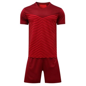 Prix de gros Uniforme de football en stock Maillot de football Uniforme Costumes personnalisés votre propre uniforme de sport - Product Image 1