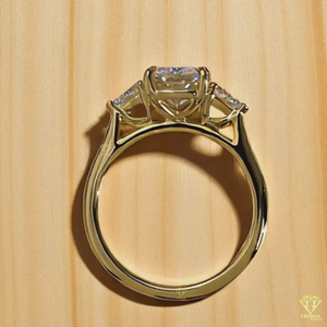 Radiant Cut 3-Stone Lab Grown Ring Bague de fiançailles en argent 925 plaqué or Bijoux de mariée élégants pour femmes - Product Image 4