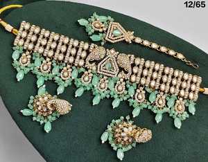 Collar de Gargantilla con tachuelas Kundan chapado en oro antiguo con gota de perla, pendiente y Maang Tikka Set Conjunto de boda tradicional para mujer - Product Image 6