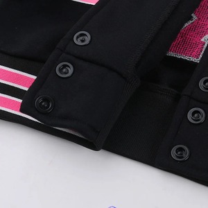 เสื้อแจ็คเก็ตหนังแท้บุขนสัตว์สำหรับผู้ชาย สไตล์ฮิปสเตอร์ พิมพ์ลายตัวอักษร สำหรับฤดูหนาว สวมใส่สบายๆ สไตล์สปอร์ต ลุคเท่ๆ สตรีทแวร์ แบบลำลอง กันน้ำ - Product Image 3