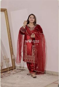 ชุดสูทกำมะหยี่ด้านบนหนาเนื้อนุ่มทนทานสำหรับผู้หญิงพร้อมลวดลายปักเลื่อมสำหรับงานตอนเย็น - Product Image 2