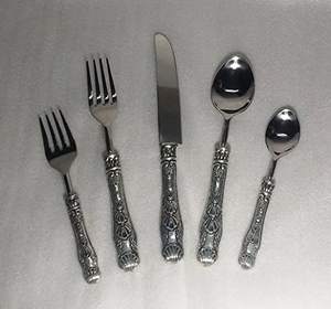 Juegos de cubiertos de metal con diseño de mano en relieve Cubiertos de comida ecológicos Vajilla - Product Image 3