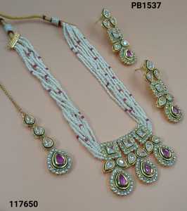 Indian FancyTraditional Motipearl Drop & Kundan Gargantilla Collar Conjunto GoldTone Kundan perla Gargantilla Collar EarringSet Con Mangtika - Product Image 3