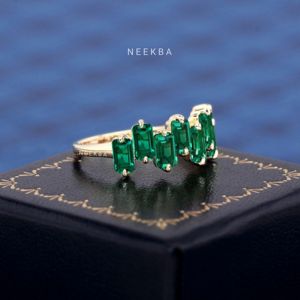 Anillo de oro sólido de 10K con Esmeralda cultivada en laboratorio, anillo de piedra de nacimiento de mayo, anillo único hecho a mano de Esmeralda, regalo de aniversario para ella - Product Image 3