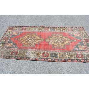 Alfombra Turca Vintage Ecológica de 3.9x8.1 pies, Alfombra de Lana Roja con Diseño de Patchwork y Base de Látex - Product Image 3