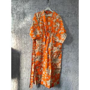 Robe longue kimono pour femmes de créateur Robe en coton indien imprimé floral Taille libre Vente en gros pour l'été et le printemps - Product Image 1