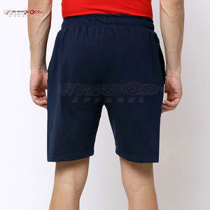 กางเกงขาสั้นลำลองสำหรับผู้ชายมีสไตล์พร้อมแถบด้านข้างและเอวแบบผูกเชือกสำหรับดูทันสมัย - Product Image 3