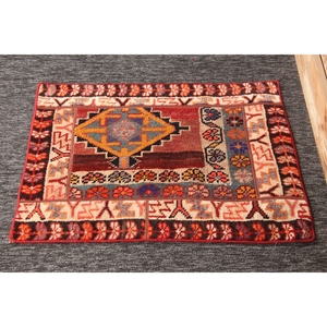 พรมตุรกีวินเทจขนาดเล็ก 2x2.8 ฟุต ลายเรขาคณิตสีแดงพร้อมลวดลายดอกไม้ - Product Image 5