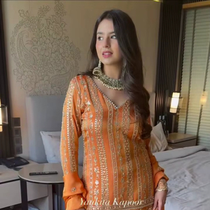 Ensemble haut, pantalon palazzo et dupatta en faux georgette avec broderies lourdes, travail de sequins et rivets, et détails en perles. - Product Image 2