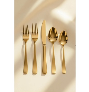 Juego de cubiertos de acero inoxidable con acabado dorado, redefiniendo el comedor de lujo con brillo, equilibrio y artesanía Premium. = - Product Image 5